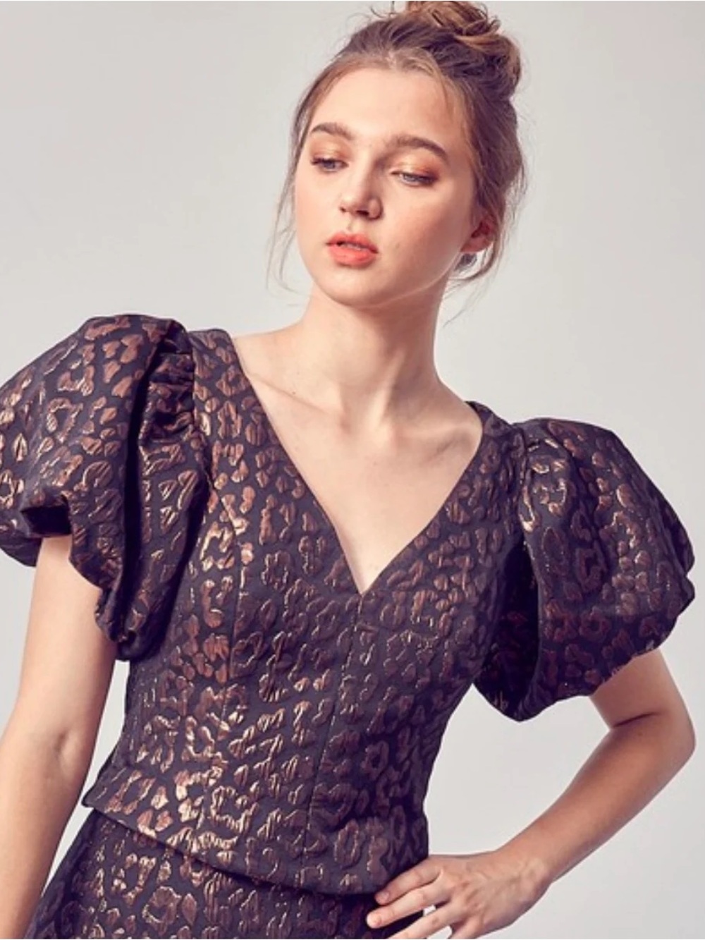 DO+BE Metallic Leopard Jacquard Puff Sleeve Top in Black and Bronze